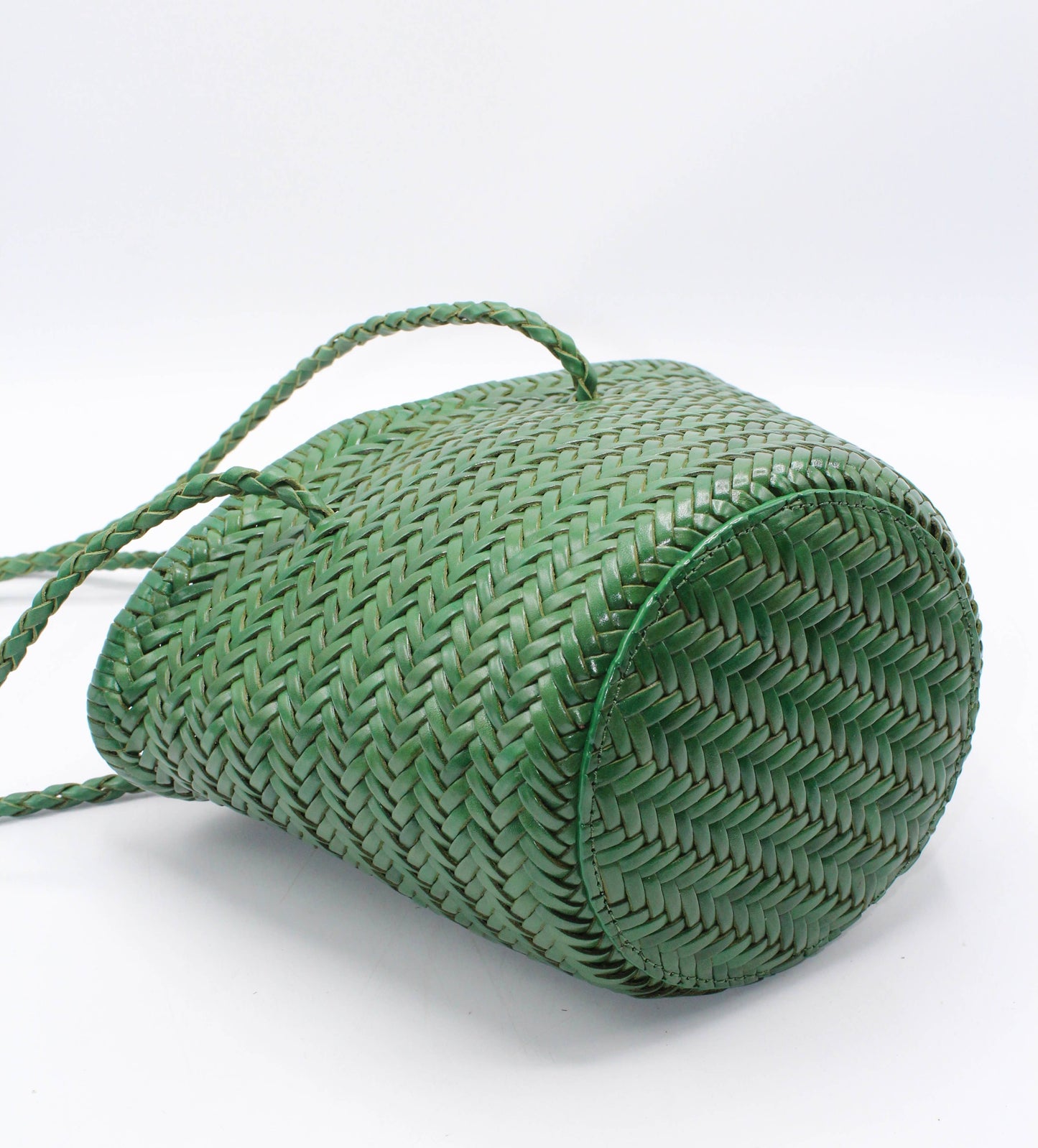 Carmel- Sac seau en cuir véritable tissé à la main