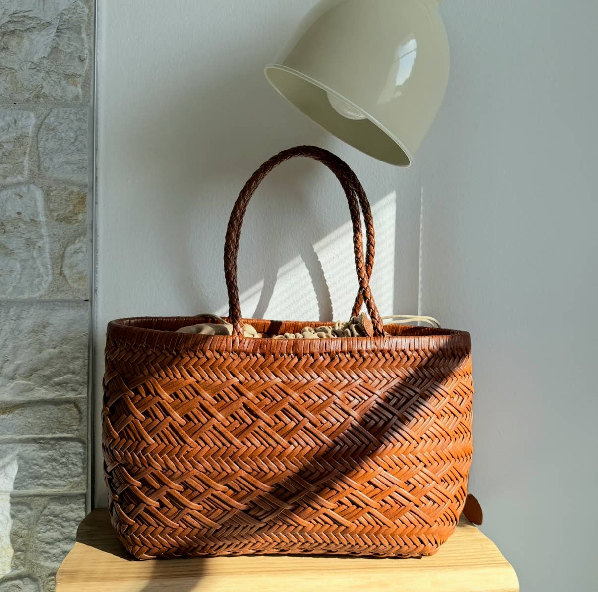 Suri - Sac cabas à bandoulière en tissage chevron