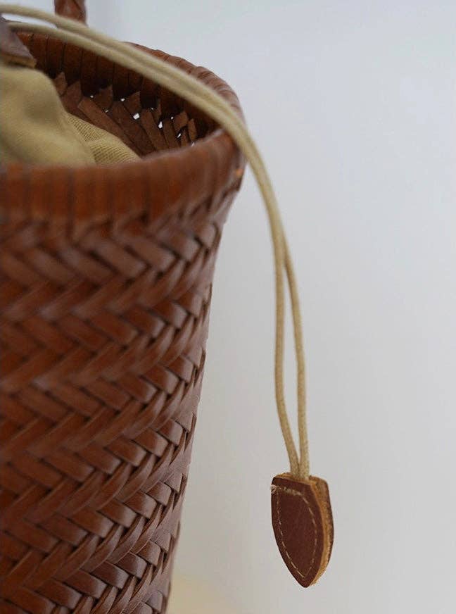 Carmel- Sac seau en cuir véritable tissé à la main