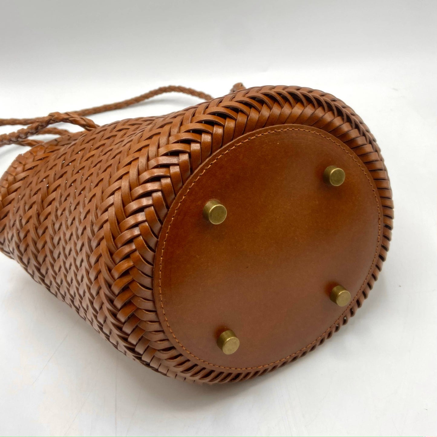 Carmel- Sac seau en cuir véritable tissé à la main