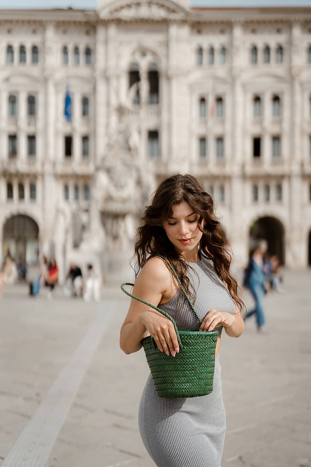 Carmel- Sac seau en cuir véritable tissé à la main