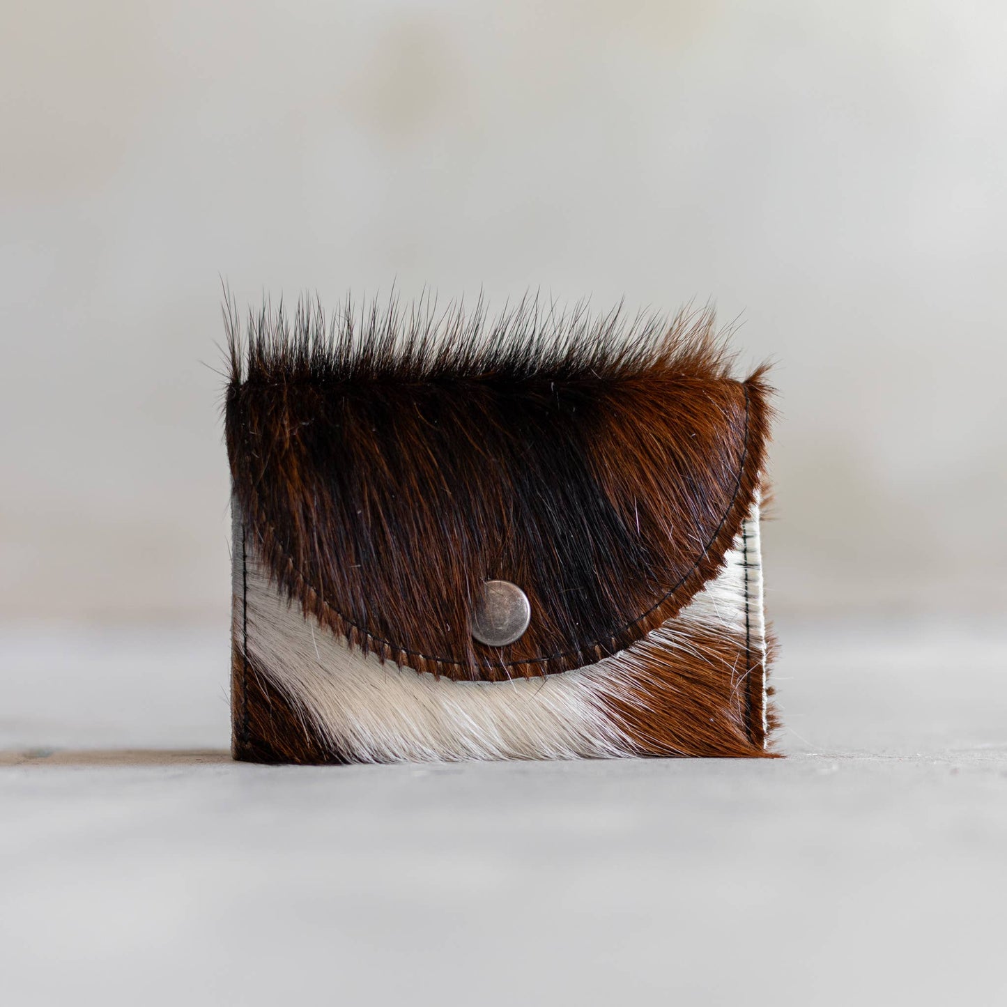 Portefeuille en peau de vache à bouton-pression | 11 variantes
