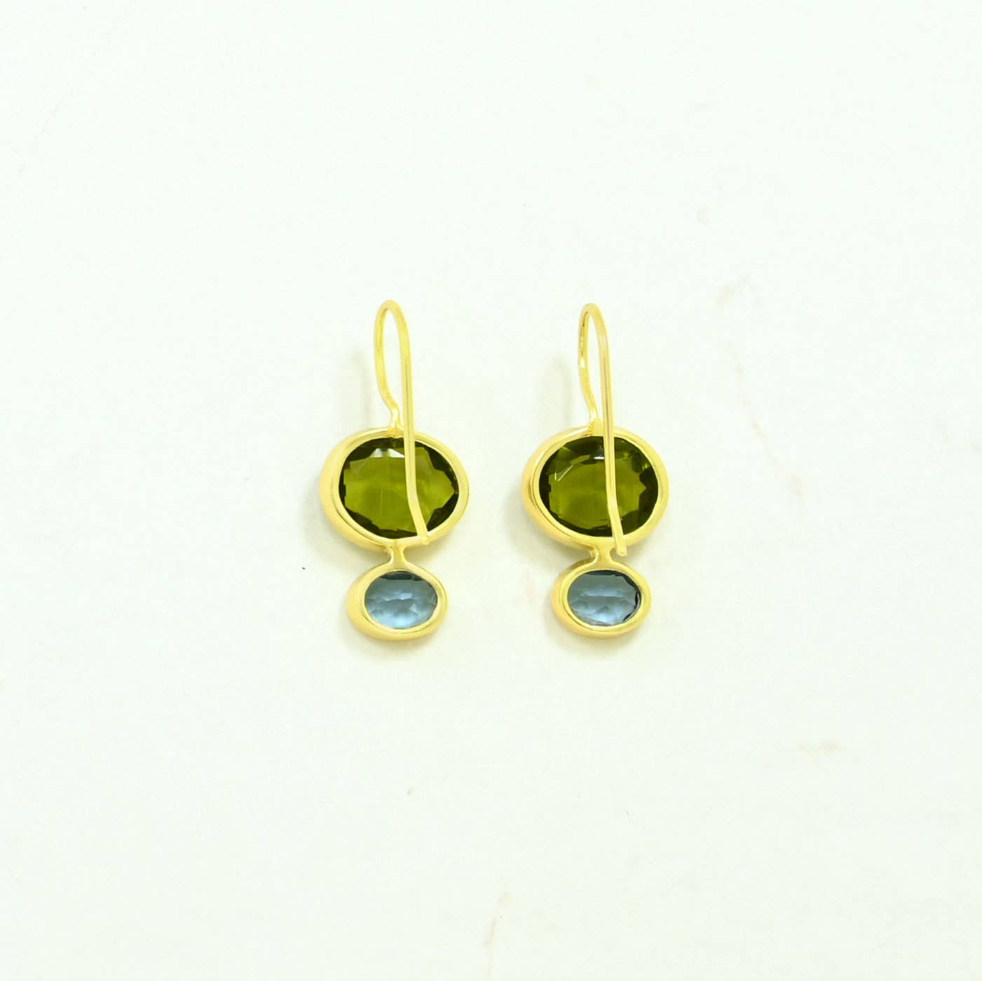 Boucles d'oreilles Primrose plaquées or - Tourmaline verte et Iolite