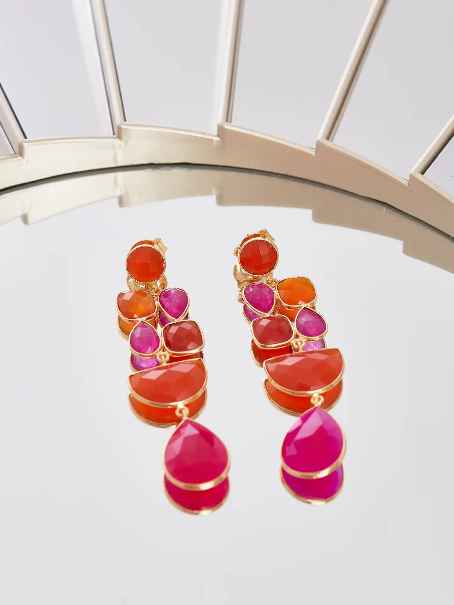 Boucle d'oreille Cocktail dorée - Onyx rose fuchsia et cornaline