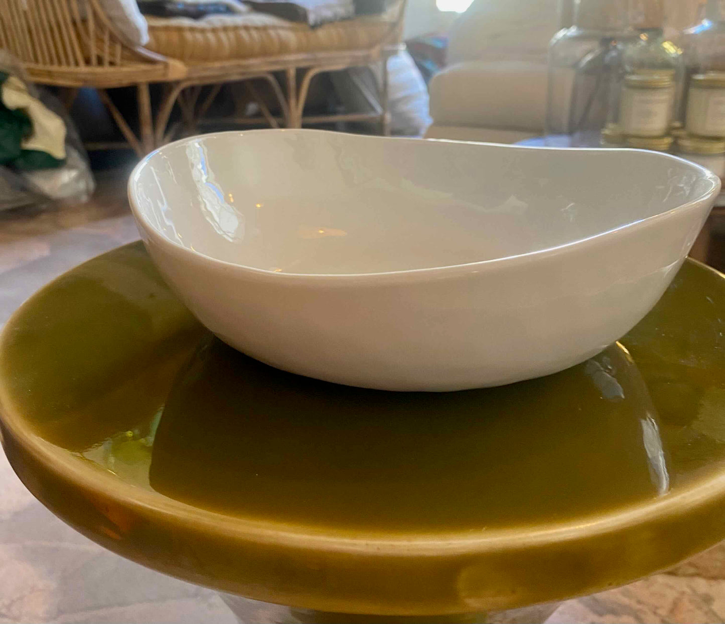 El servicio de porcelana blanca