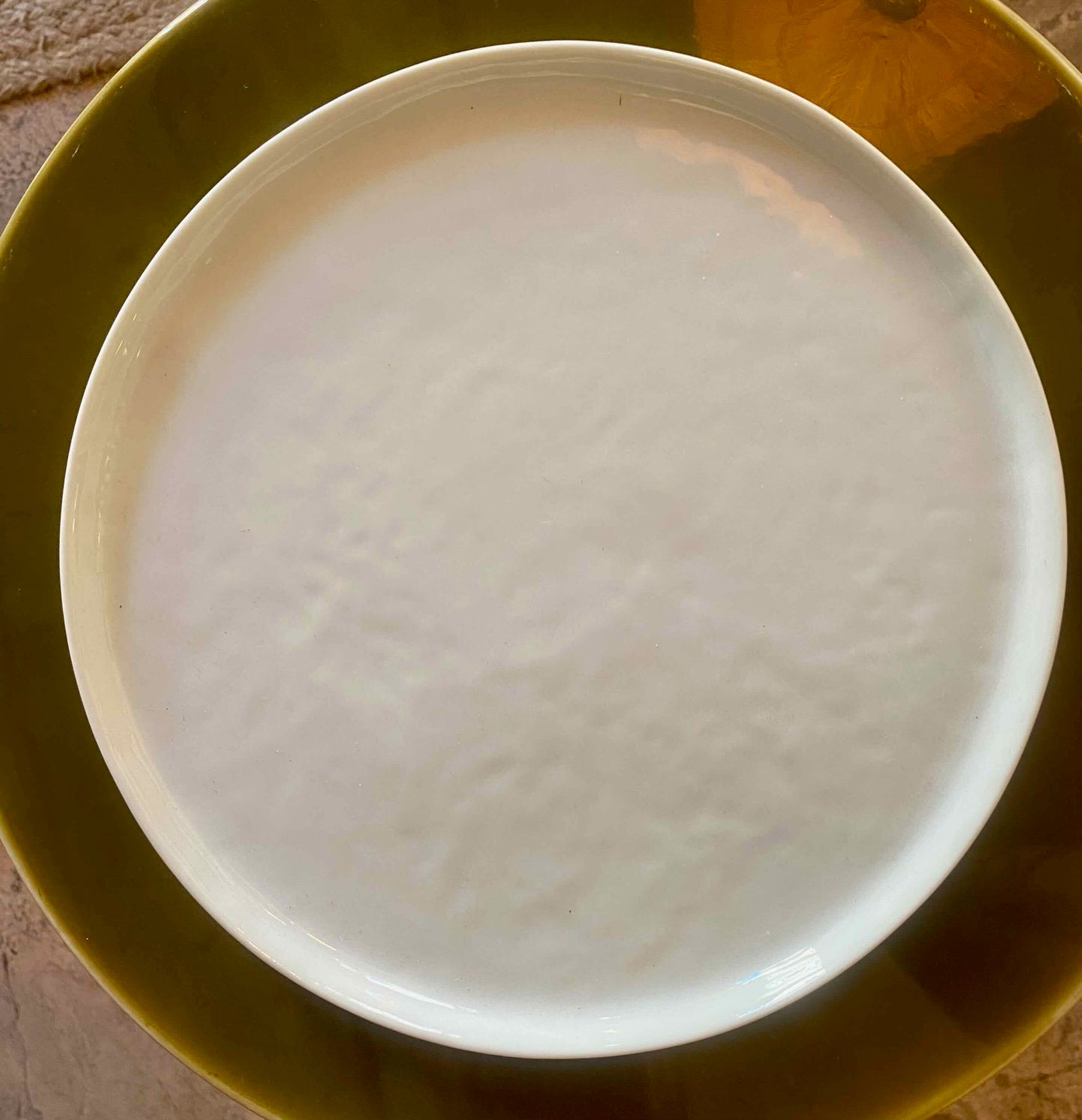 El servicio de porcelana blanca