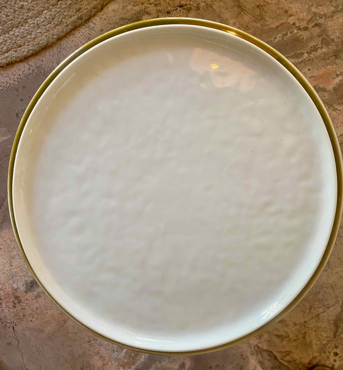 El servicio de porcelana blanca