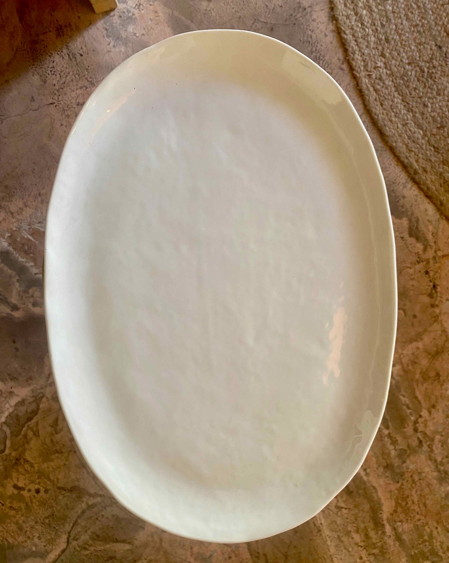 El servicio de porcelana blanca