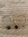 Load image into Gallery viewer, Solo golden hoop earrings