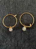 Load image into Gallery viewer, Solo golden hoop earrings