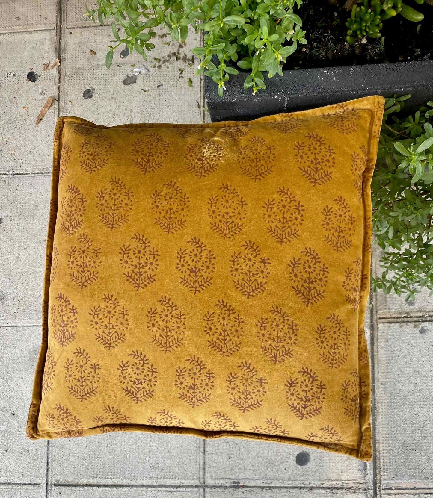 Le Coussin Timeless Ocre Les Choses qu'on Aime