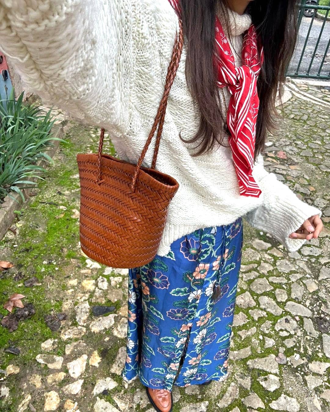 Carmel- Sac seau en cuir véritable tissé à la main