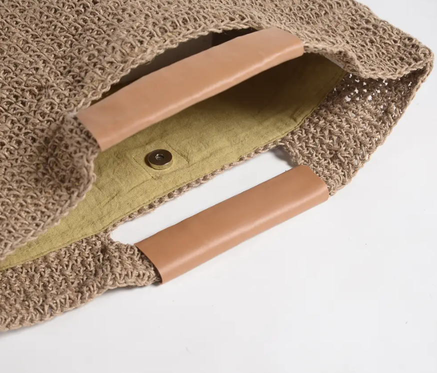 Sac à main plat Boho fait main avec poignées beige, 16 x 15,5 pouces