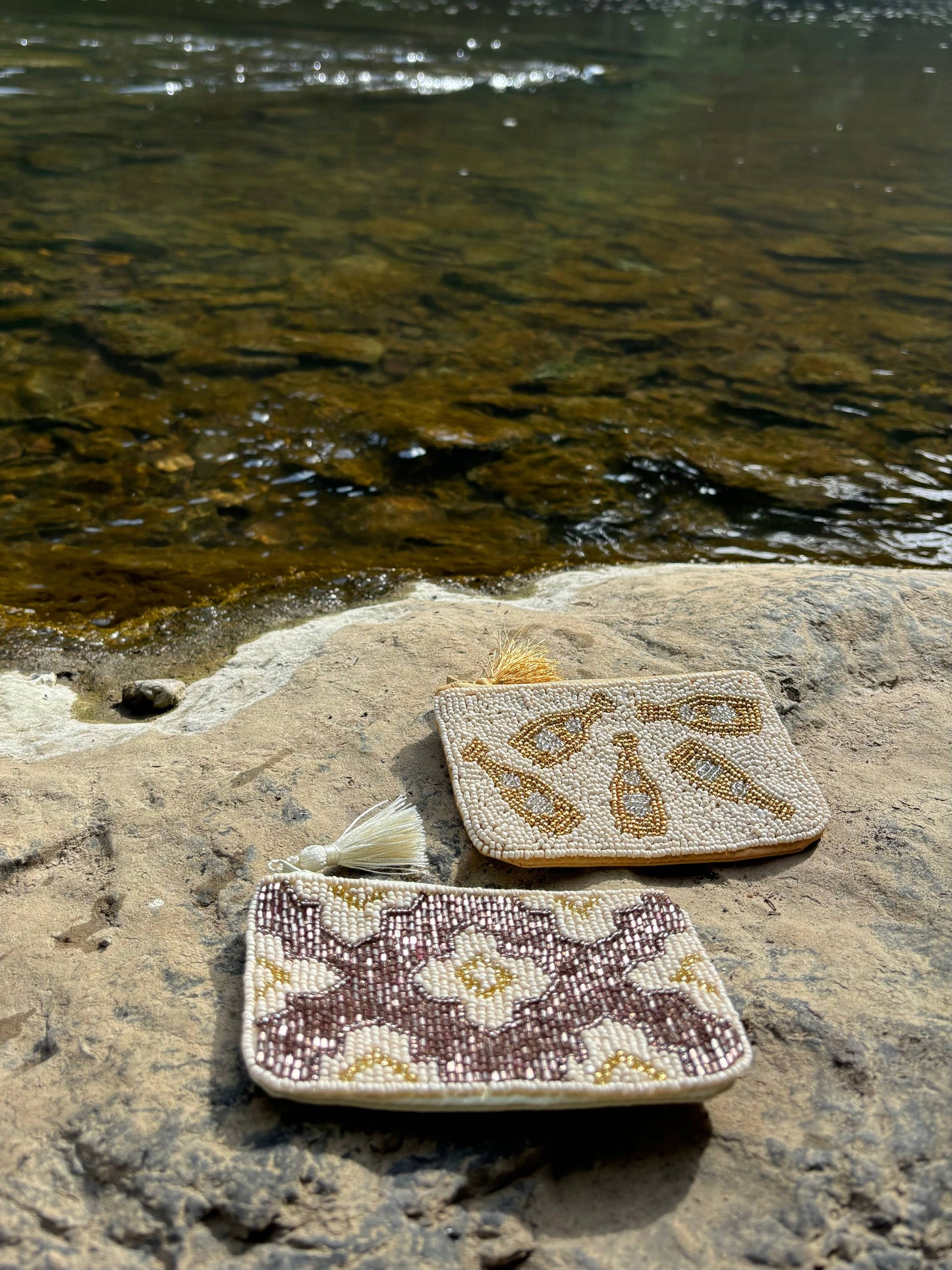 La Pochette Perlée Champagne et Fleurs Les Choses qu'on Aime