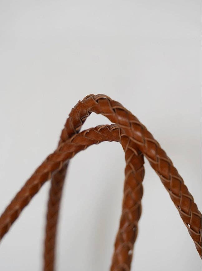 Carmel- Sac seau en cuir véritable tissé à la main