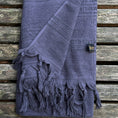 Load image into Gallery viewer, La Fouta Dolce en éponge Gris Profond Les Choses qu'on Aime pliée