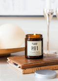Charger l'image dans la visionneuse de la galerie, Bougie n°1 Les Choses Qu'on Aime allumée