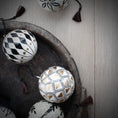Load image into Gallery viewer, Les Boules de Noël en papier mâché
