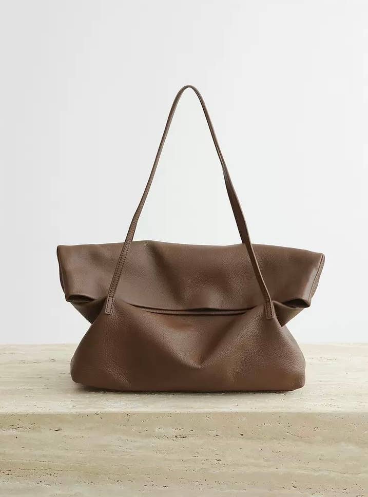 Grand sac cabas en cuir, forme souple, fermeture à rabat