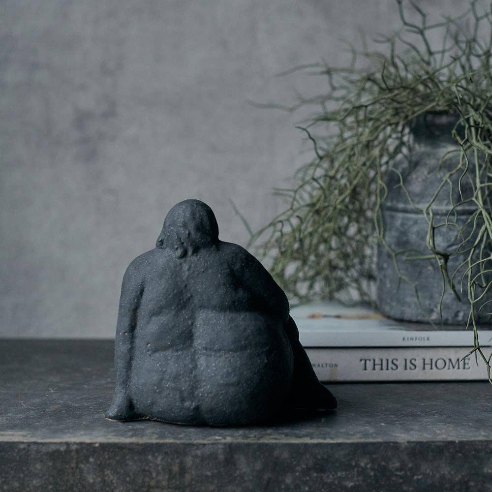 La Sculpture Rolinda Les Choses qu'on Aime de dos entière