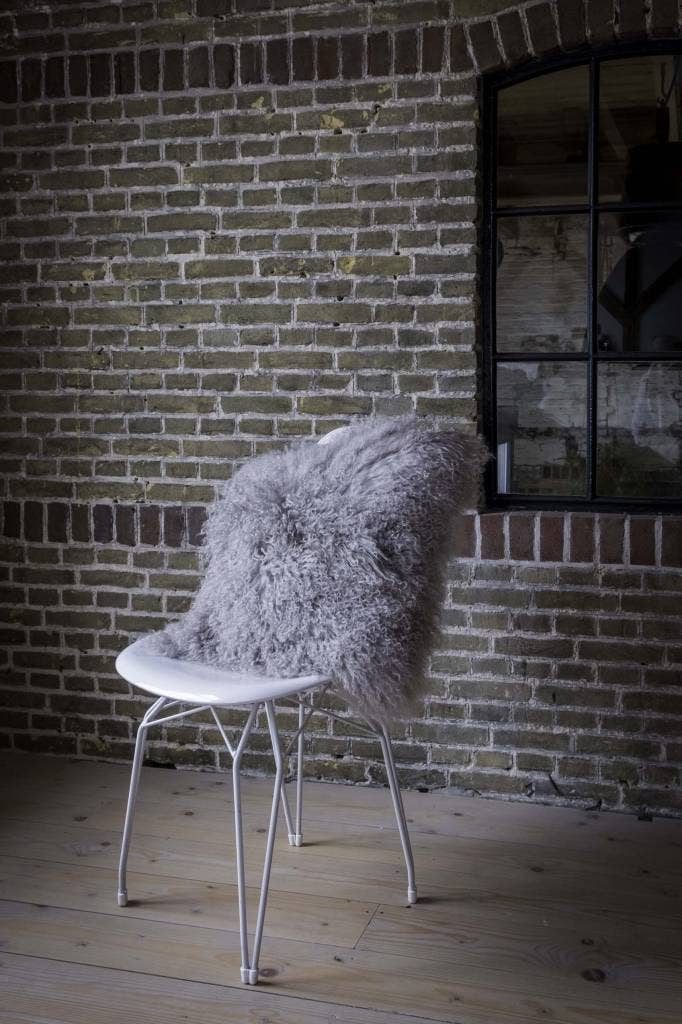 Coussin en peau de mouton tibétaine bouclée | 14 coloris teints | 2 tailles: Taupe / 30x50 cm
