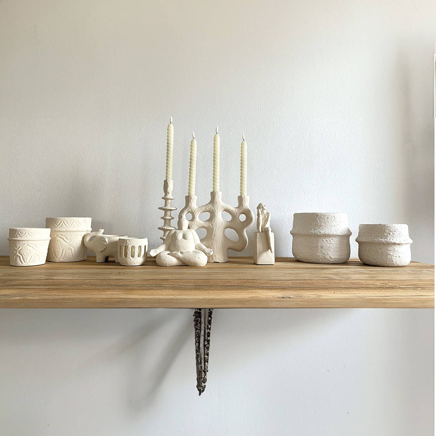 Déco femme Méditation écru L20 P11 H16cm