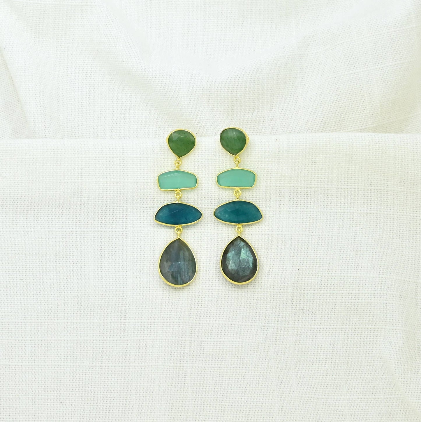 Boucle d'oreille longue géométrique - Labradorite, jade bleu et aventurine