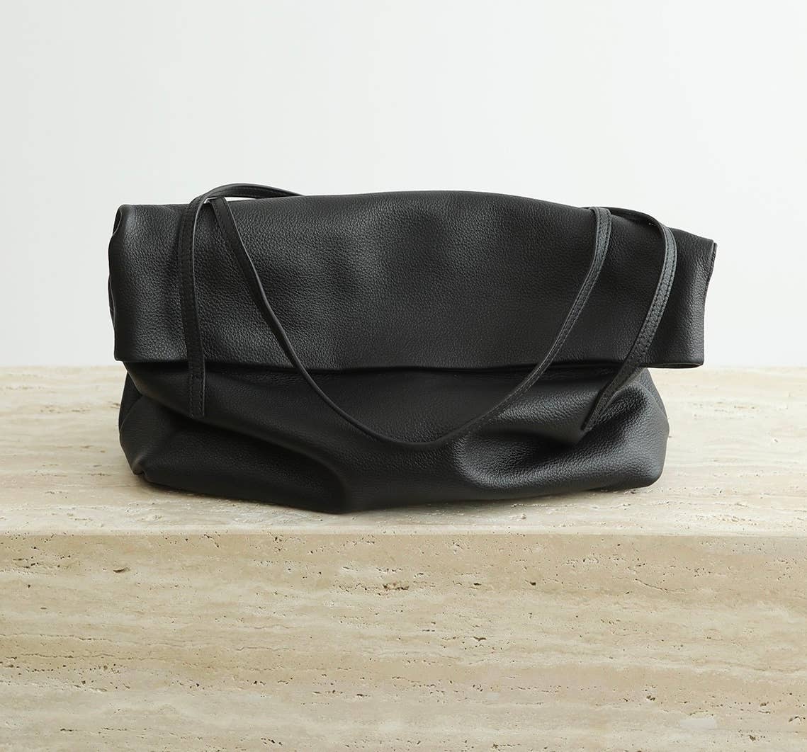 Grand sac cabas en cuir, forme souple, fermeture à rabat