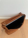 Charger l'image dans la visionneuse de la galerie, Le Sac Epaule Annabel en Daim GM
