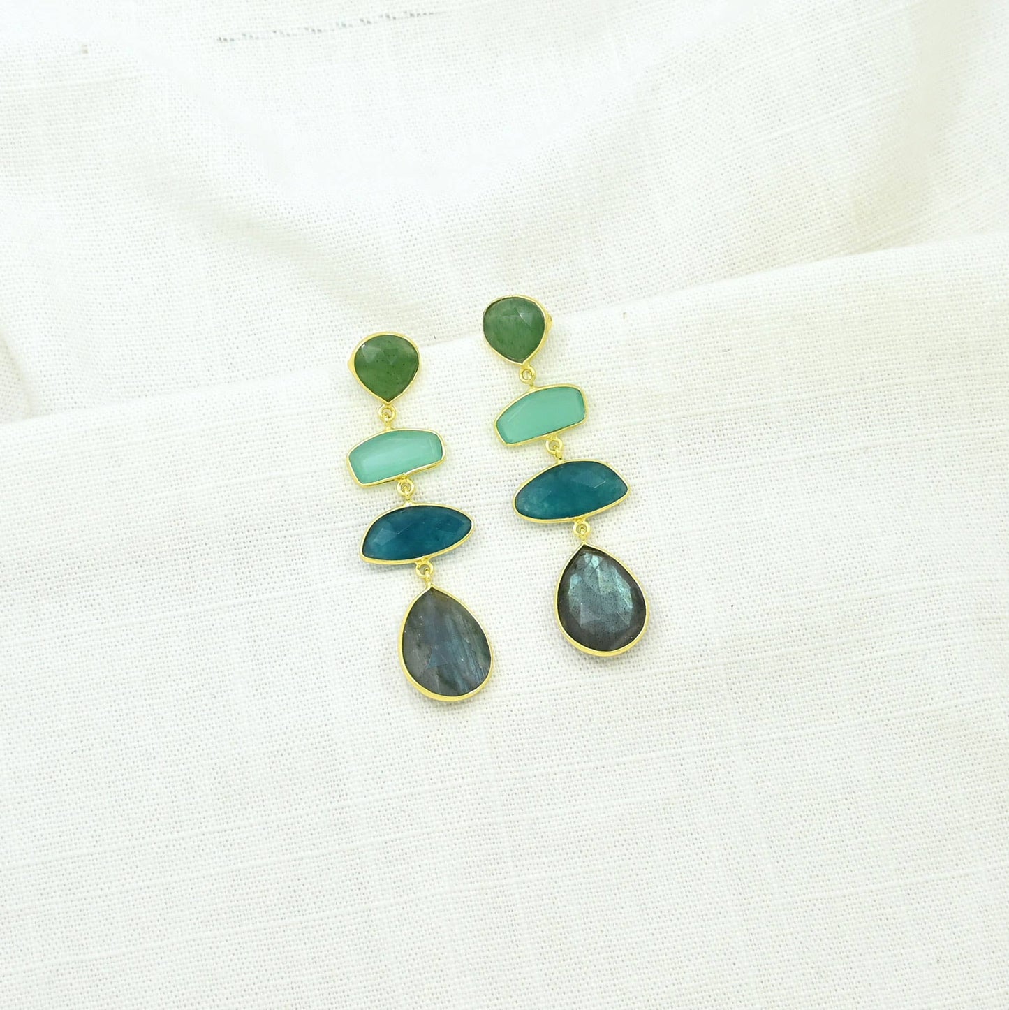 Boucle d'oreille longue géométrique - Labradorite, jade bleu et aventurine