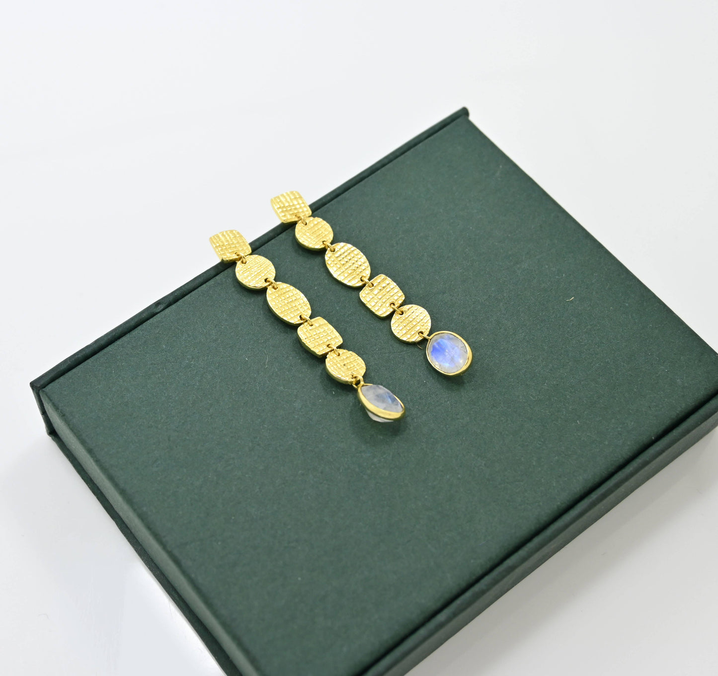 Boucles d'oreilles Bria plaquées or - Pierre de lune arc-en-ciel