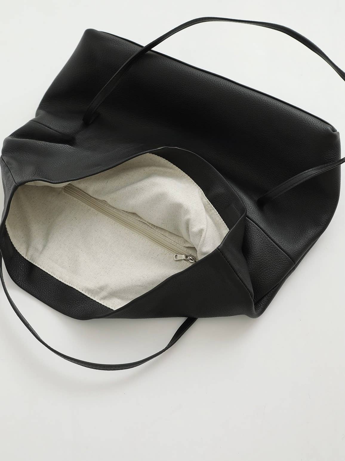 Grand sac cabas en cuir, forme souple, fermeture à rabat