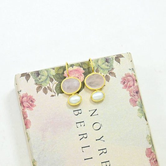 Boucles d'oreilles Primrose plaquées or - Quartz rose & Perle