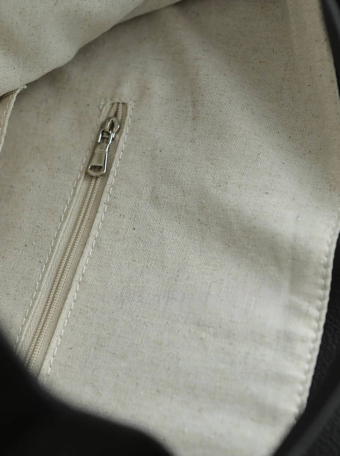 Grand sac cabas en cuir, forme souple, fermeture à rabat