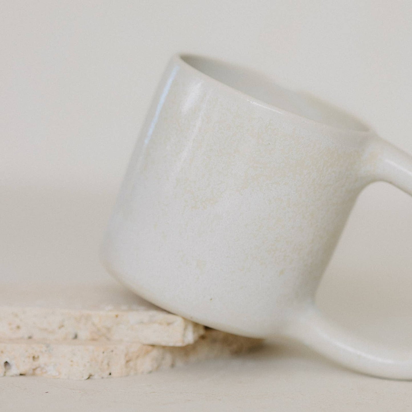 Le Mug Maxi Anse Les Choses qu'on Aime Blanc Détail 2