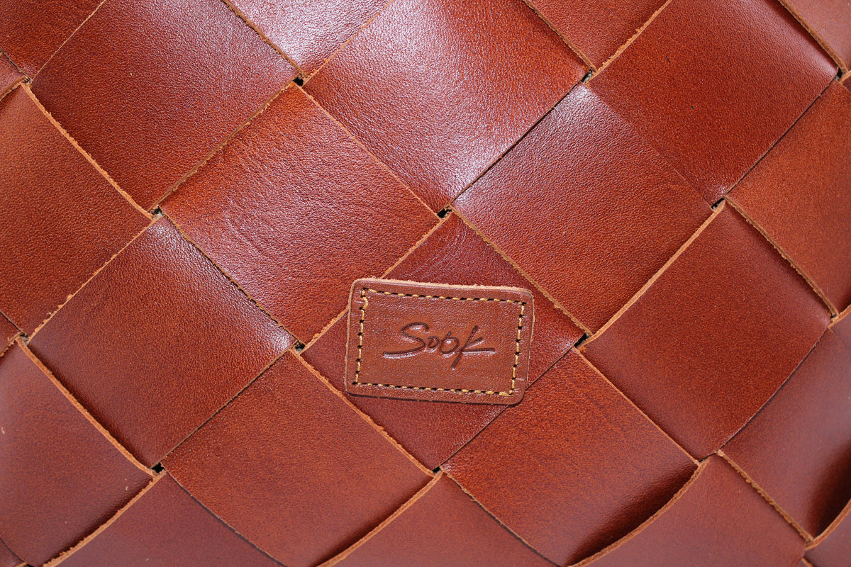 FW26 Beth - Sac cabas tressé en cuir fait main, coupe en V, caramel