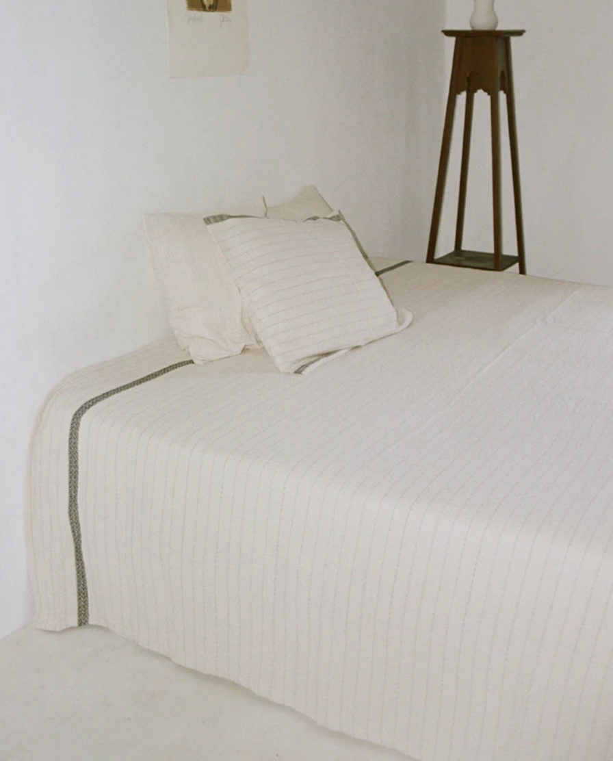 Minimalist bedspreads