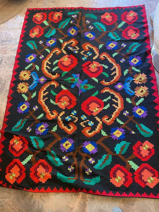 Le Tapis à Fleurs des Balkans