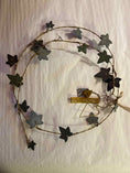 Cargar la imagen en la vista de la galería, The Ivy Garland en metal gris
