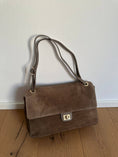Charger l'image dans la visionneuse de la galerie, Le Sac Epaule Annabel en Daim MM
