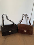 Charger l'image dans la visionneuse de la galerie, Le Sac Epaule Annabel en Daim MM
