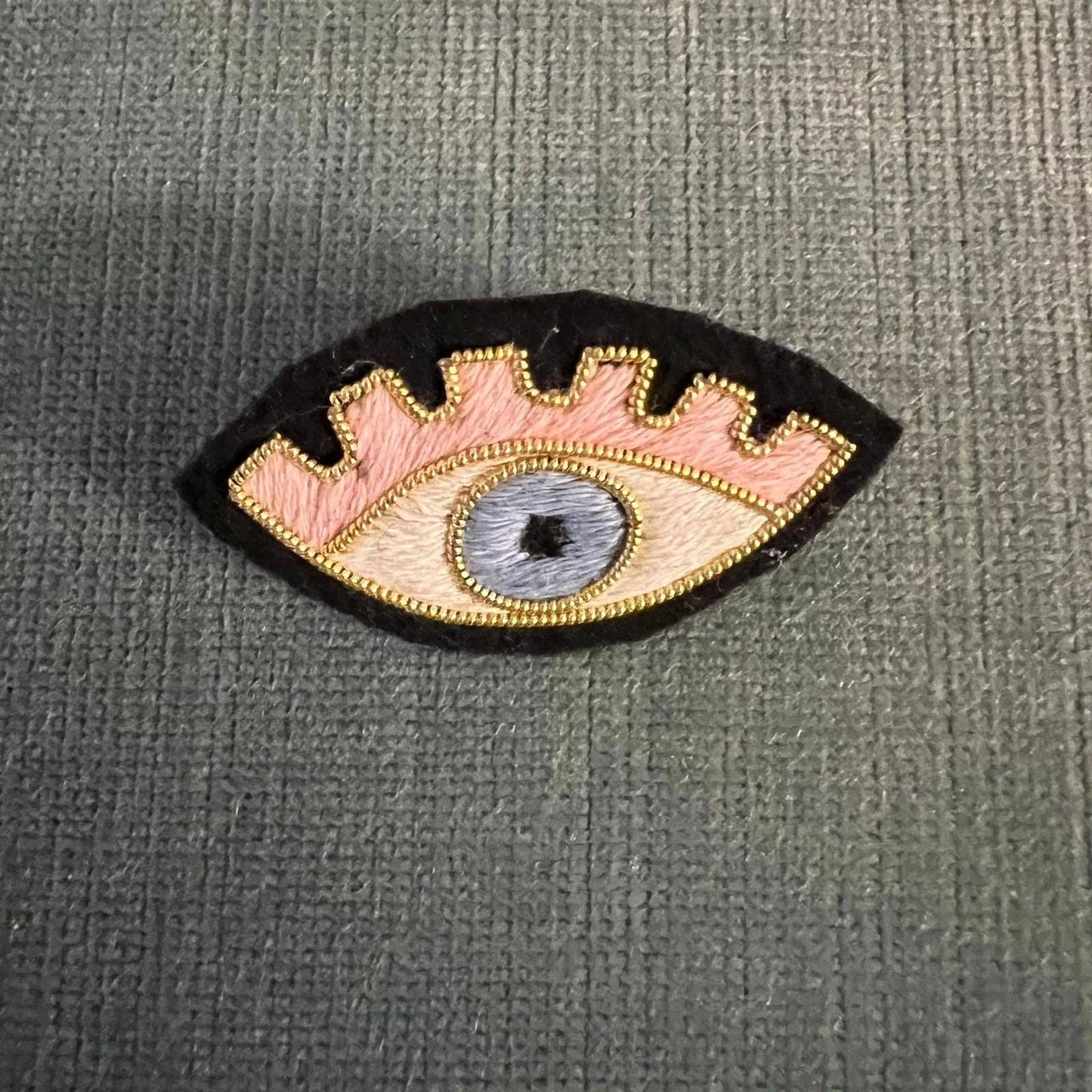 La Broche Oeil Noir Les Choses qu'on Aime