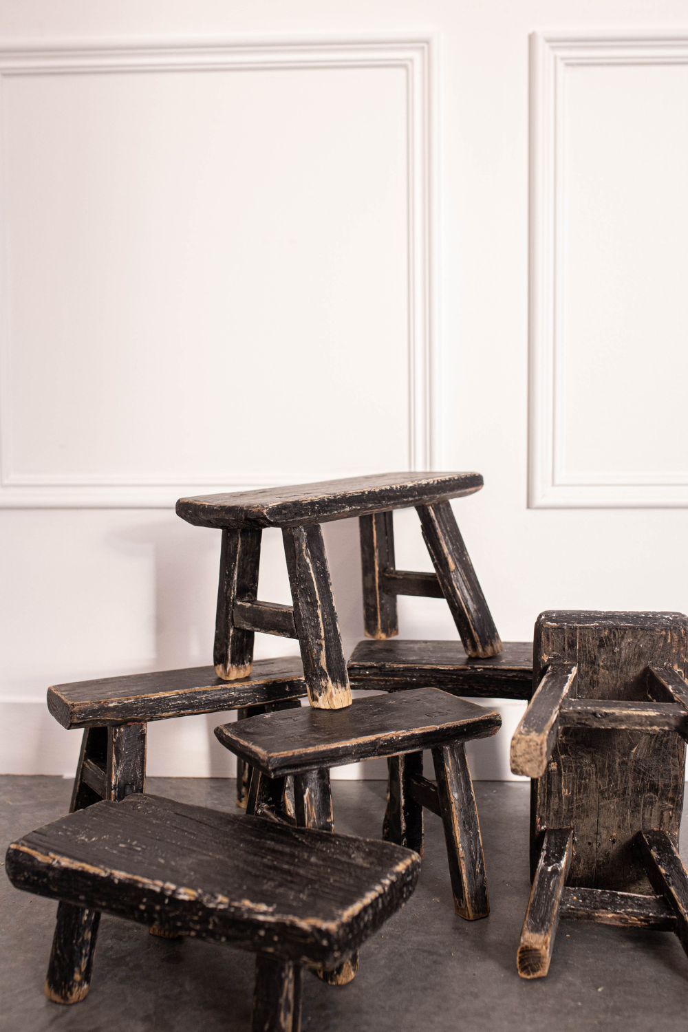 Le Petit Tabouret Vintage en bois noir