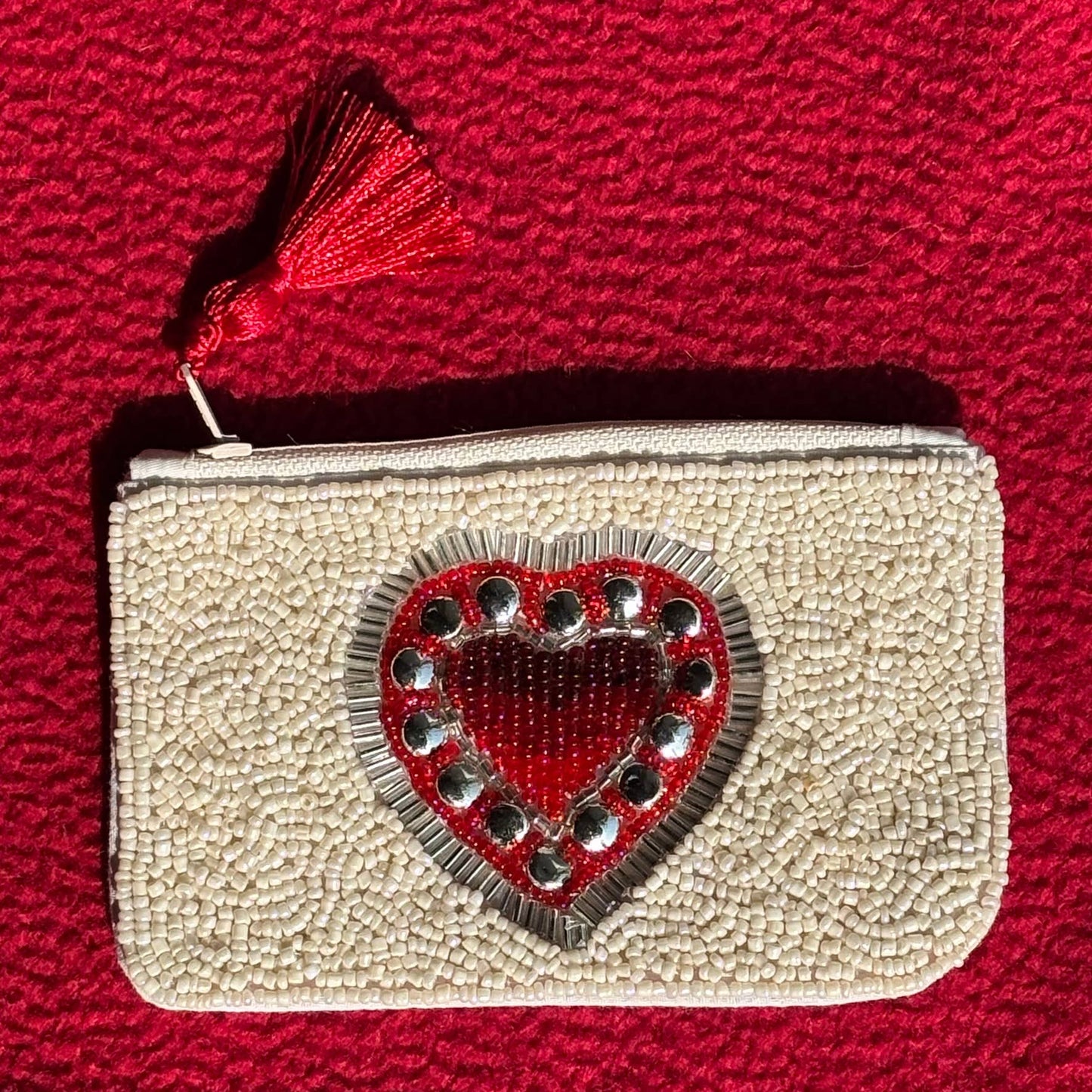 La Pochette Perlée Coeur Clouté Les Choses qu'on Aime Rouge