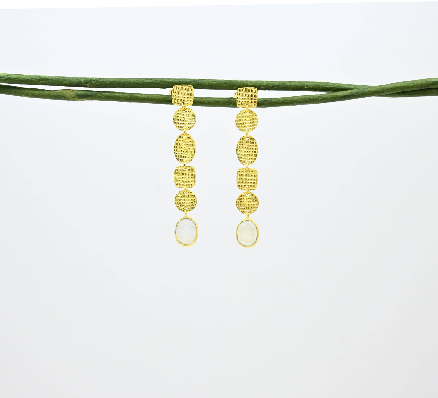 Boucles d'oreilles Bria plaquées or - Pierre de lune arc-en-ciel