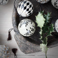 Load image into Gallery viewer, Les boules Les Choses qu'on Aime
