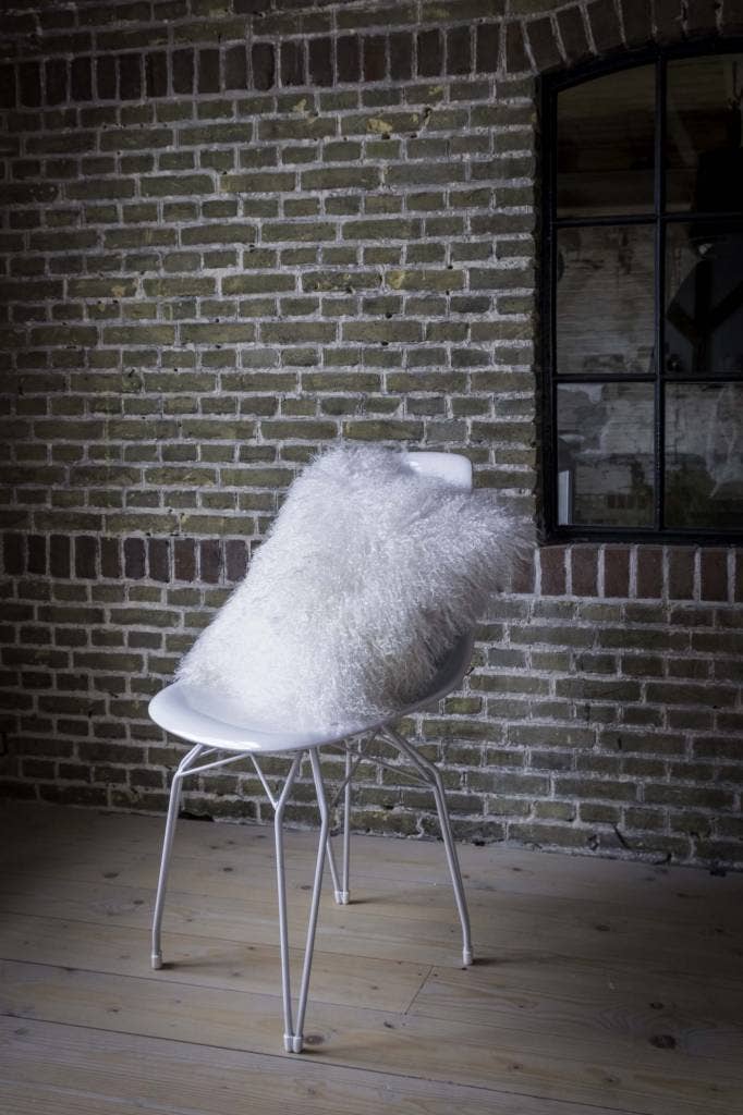 Coussin en peau de mouton tibétaine bouclée | 14 coloris teints | 2 tailles: Taupe / 30x50 cm
