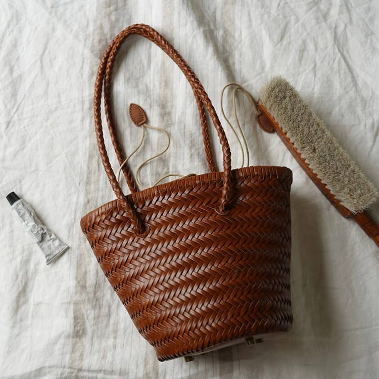 Carmel- Sac seau en cuir véritable tissé à la main