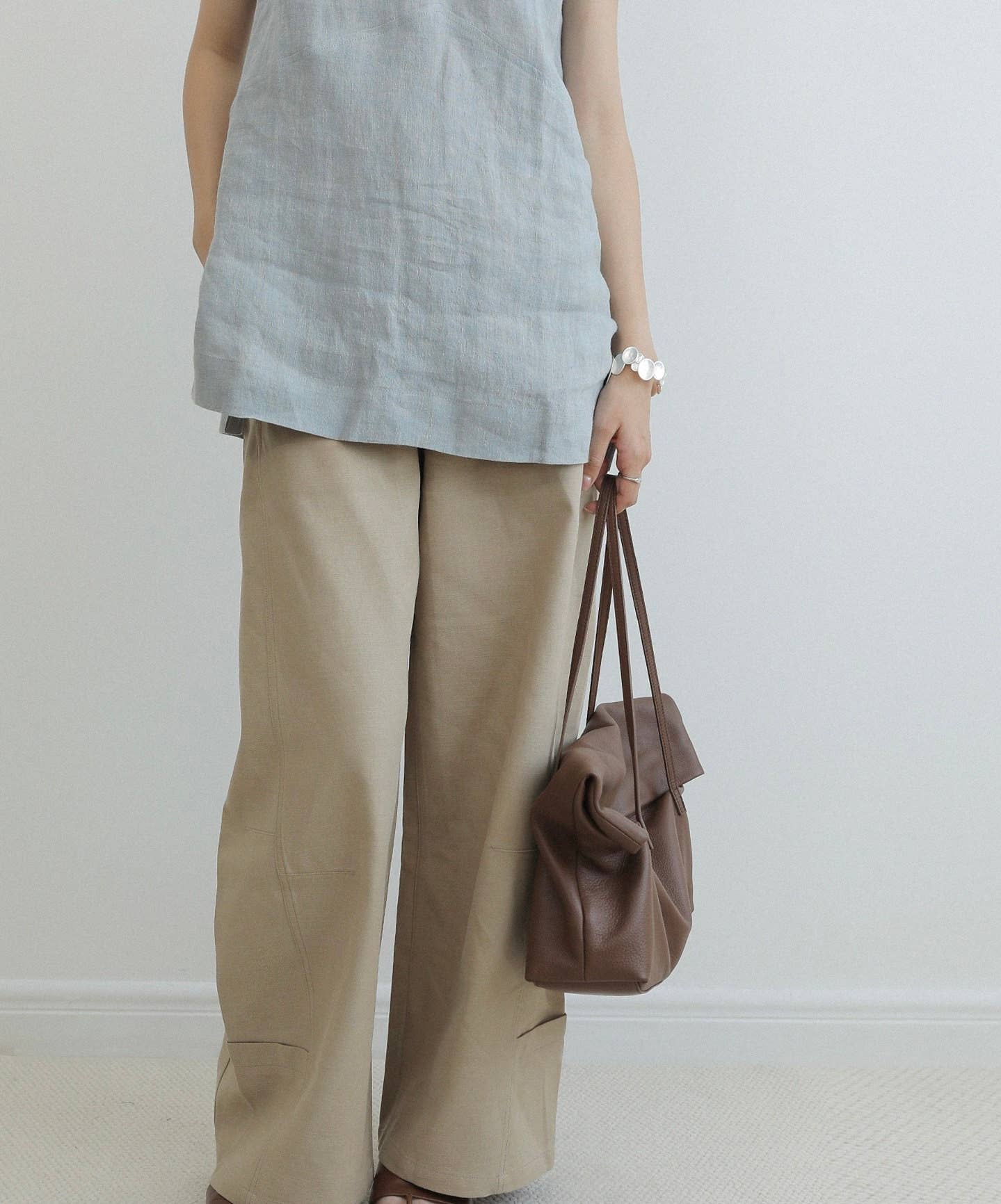 Grand sac cabas en cuir, forme souple, fermeture à rabat