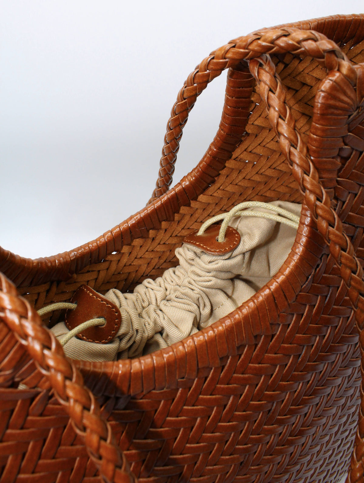 Sac cabas tissé artisanal en cuir caramel - Sook Stainable